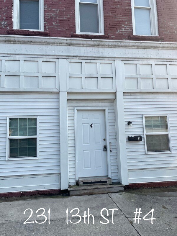 Building Photo - 231 E 13th St