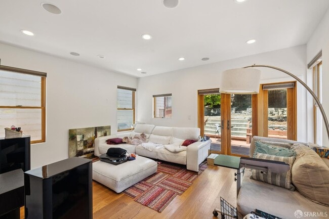 Building Photo - 568 29th St