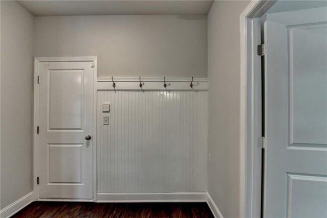 Building Photo - 2017 Yvette Wy