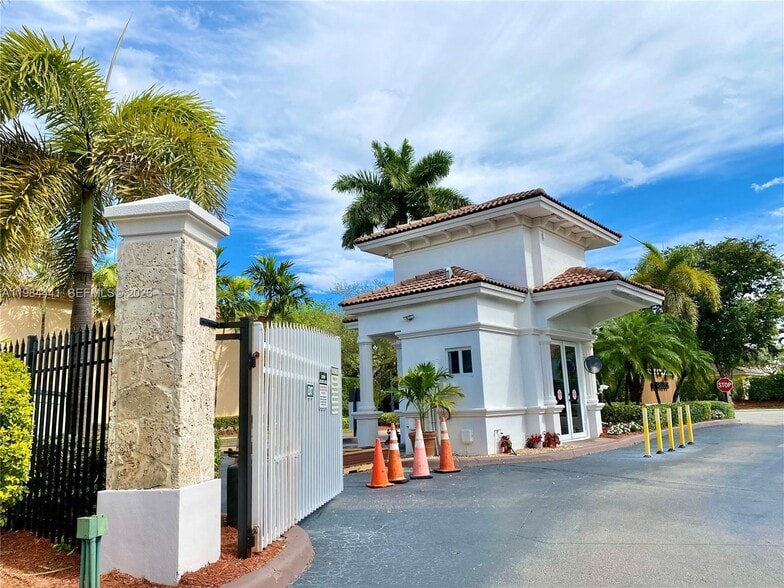 Building Photo - 11522 NW 69th Ter