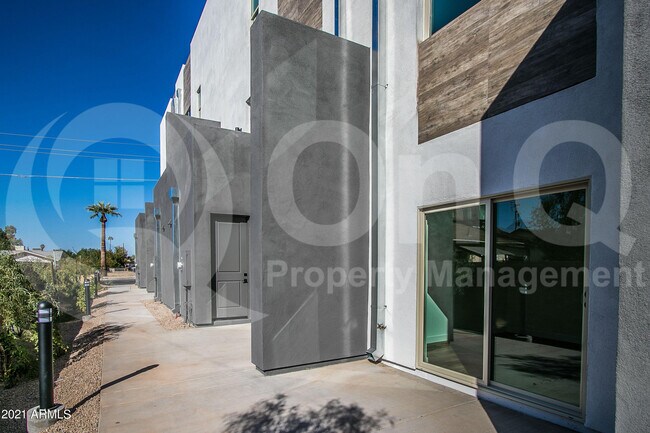 Building Photo - 1443 E Osborn Rd