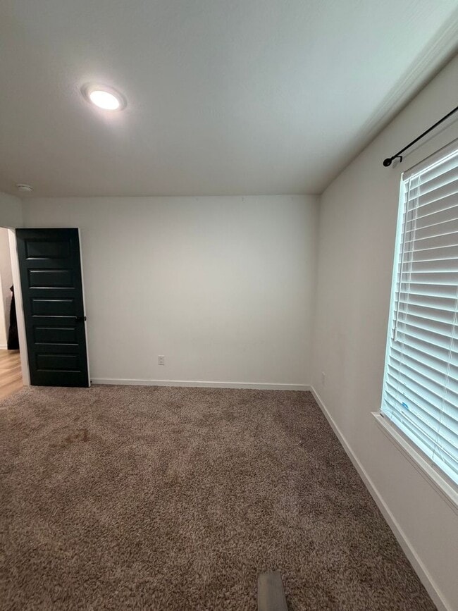 Building Photo - REMODELED 5 Bedroom | 3 Bathroom | 3 Car Garage HOME -- 3,554 sqft | BASEMENT! | NIXA SCHOOLS | F...