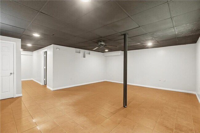 Building Photo - 3447 Kingswood Run
