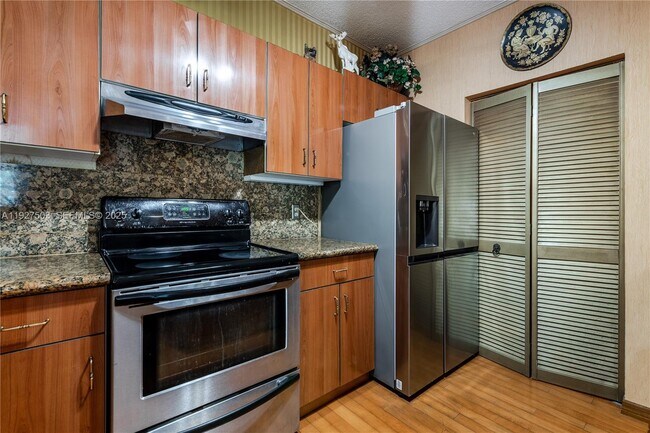 Building Photo - 19601 E Country Club Dr