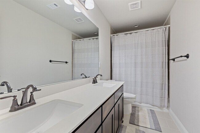 Building Photo - 2607 Rosebud Ln