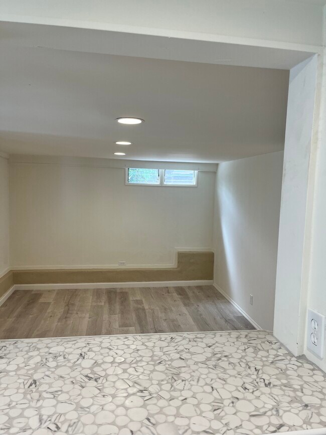 Living - 99-1053 Halawa Heights Rd