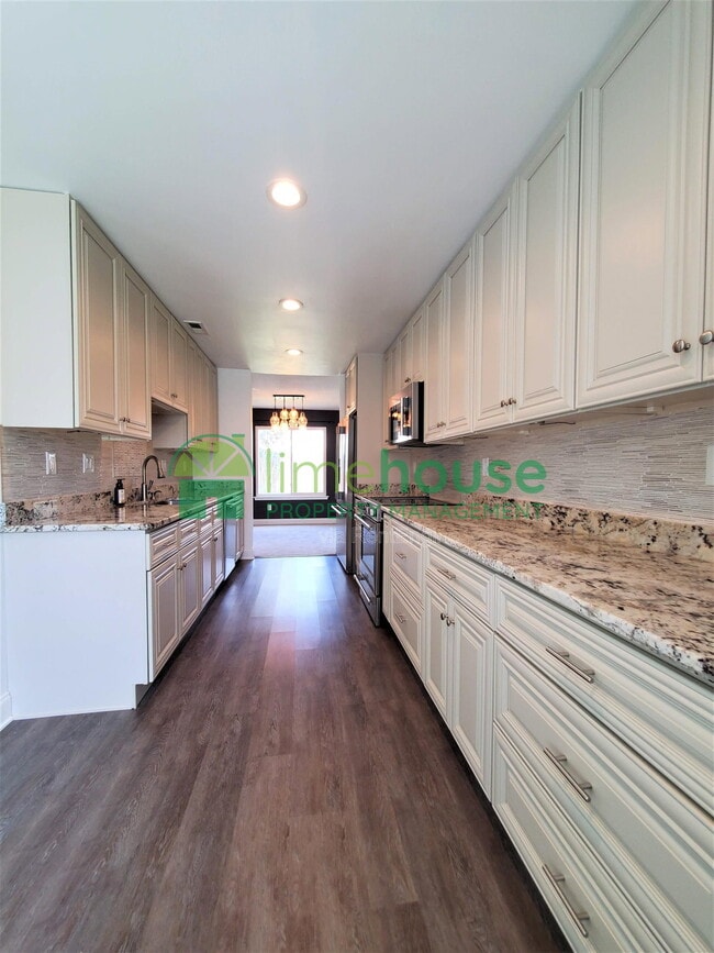 Building Photo - 5304 Lord George Dr