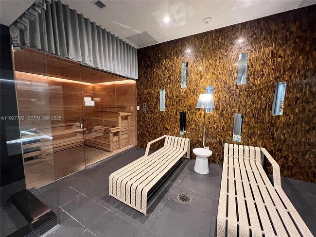 Building Photo - 2000 Metropica Wy