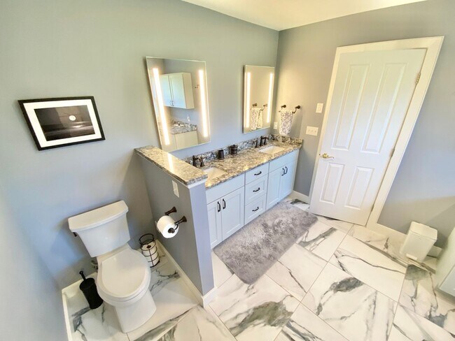 Building Photo - 3 Bedroom Home South Burlington Available ...