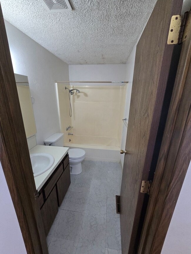 Building Photo - 3400 Coronado Way