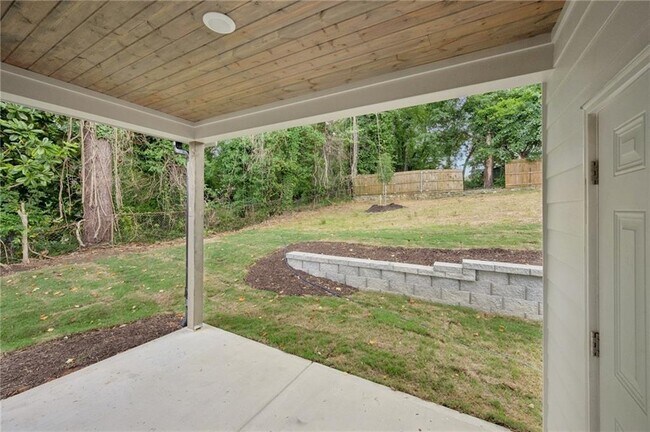 Building Photo - 2050 Morehouse Dr NW