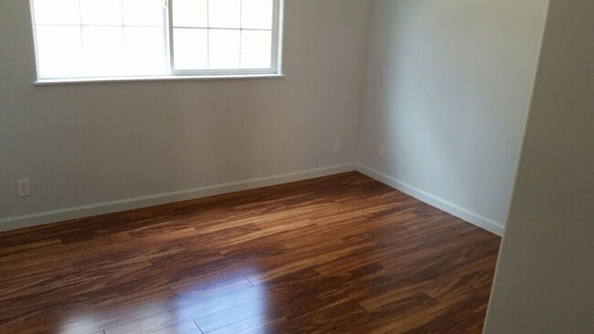 Building Photo - Kaimuki Duplex, 3 Bedroom, 2 baths, 2 park...