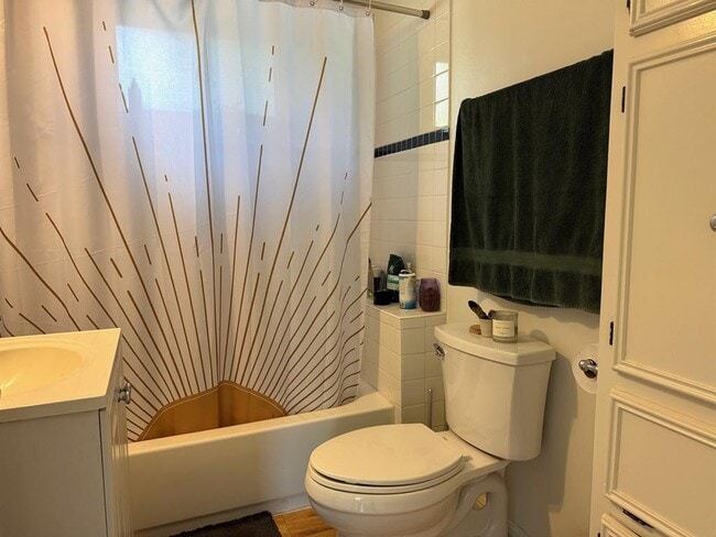 Building Photo - 2007 La Casa Dr