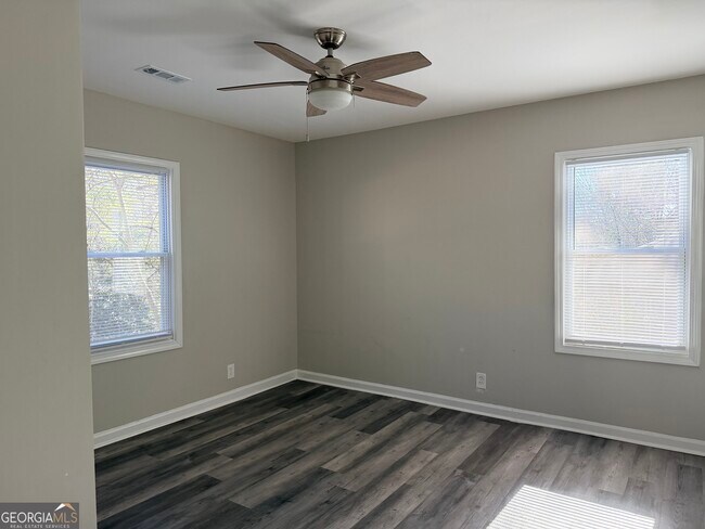 Building Photo - 1433 Midview Dr