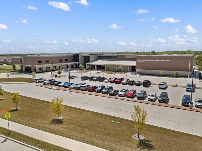 Building Photo - 1216 W Yarrow Ave