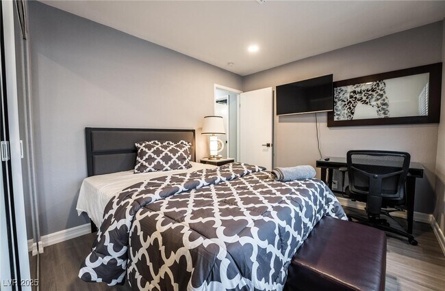 Building Photo - 7439 Trudy Ln