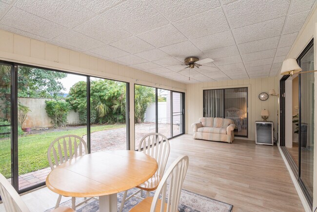 Building Photo - 2918 SE Fairway W