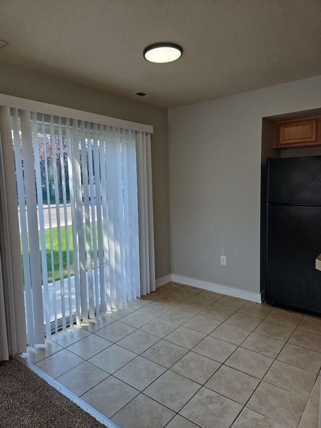 Building Photo - Fabulous Location!  3 bedroom, 2 bathroom ...