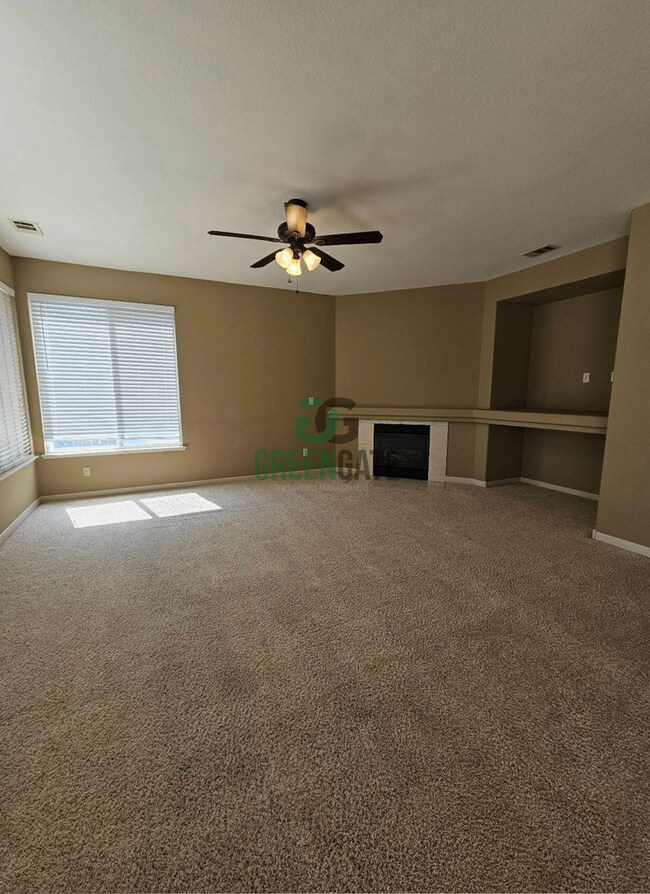 Building Photo - Price Reduced! 4 Bedroom 3 Bath Home is No...