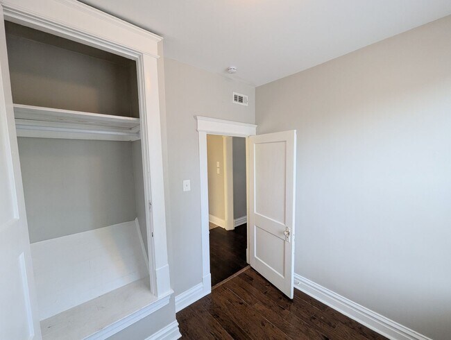 Building Photo - 5938 Cates Ave