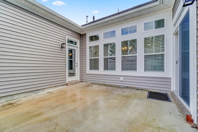 Building Photo - 4 bedroom condo in Suffolk