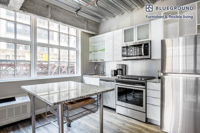 Building Photo - 60 E Benton Pl