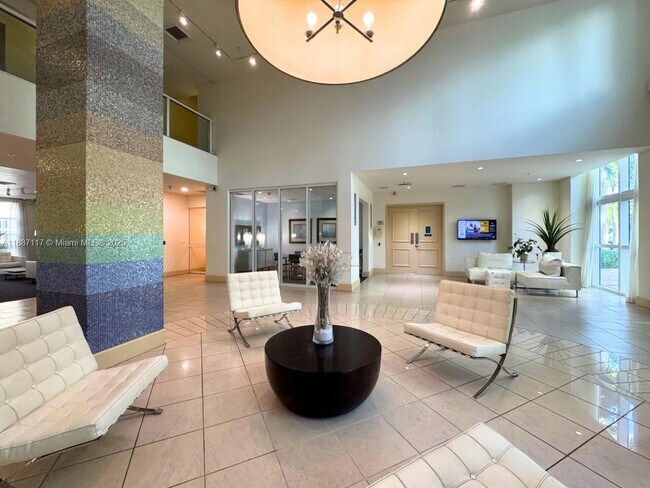 Building Photo - 2000 N Bayshore Dr