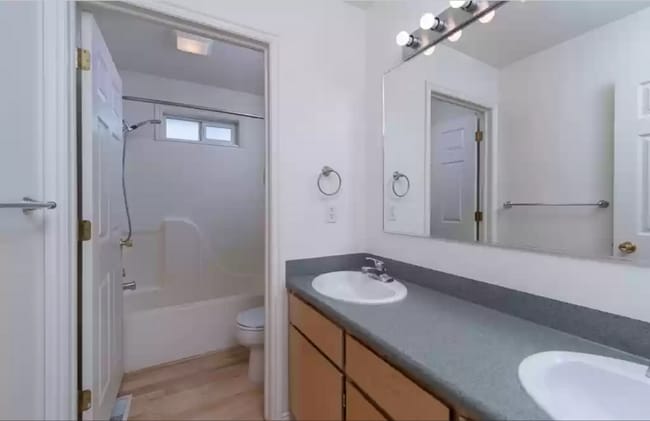 Building Photo - 2 bed 1.5 bath unit in the Meadows-$100 of...