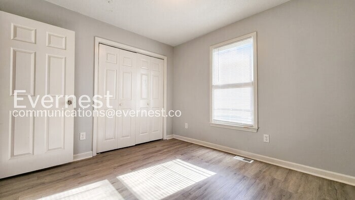 Building Photo - 345 Bomar Ln