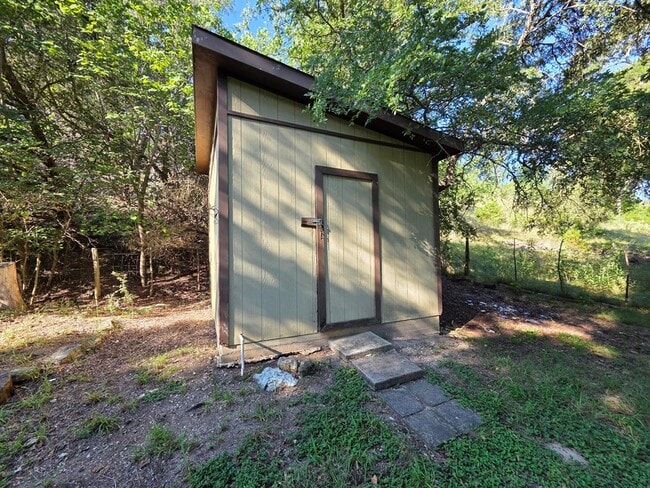 Building Photo - 1723 Scott Rd