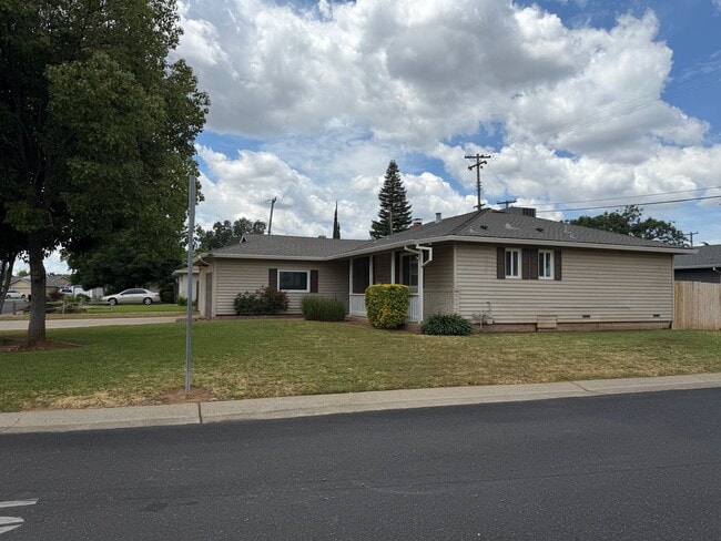 Building Photo - Gorgeous Rancho Cordova Home on Large Corner Lot!