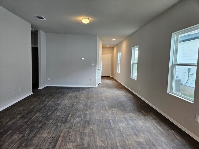 Building Photo - 118 Bluestem Dr