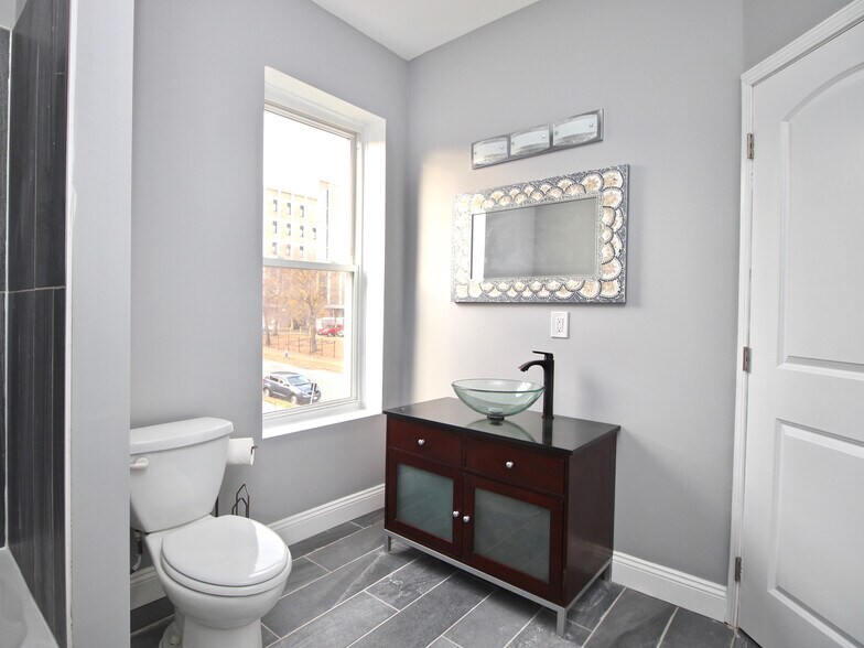 Building Photo - 3526 Vista Ave