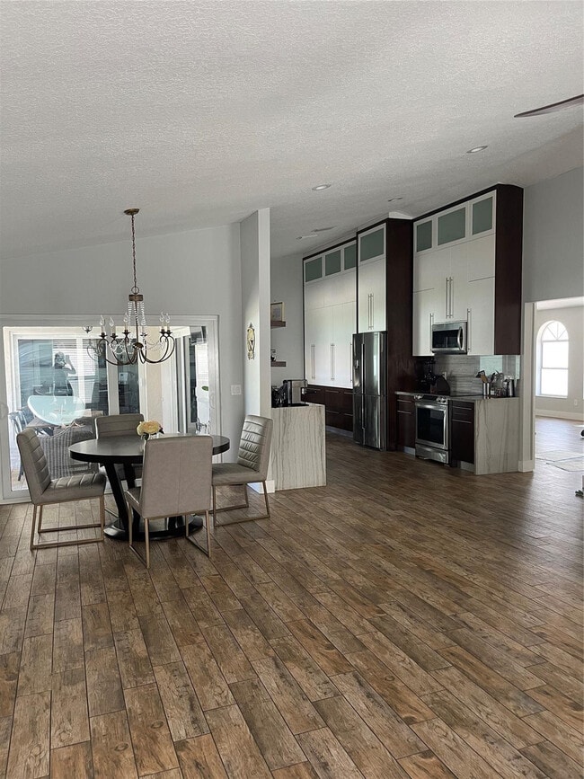 Building Photo - 7485 Royal Palm Blvd