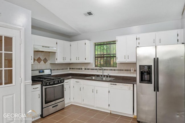 Building Photo - 5825 Vernier Dr SW