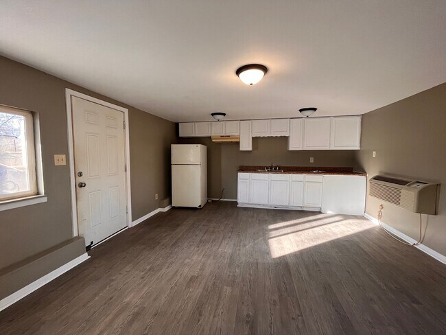 Building Photo - Westbridge Village