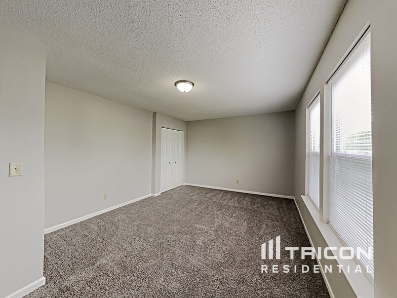 Building Photo - 13452 N Carwood Ct