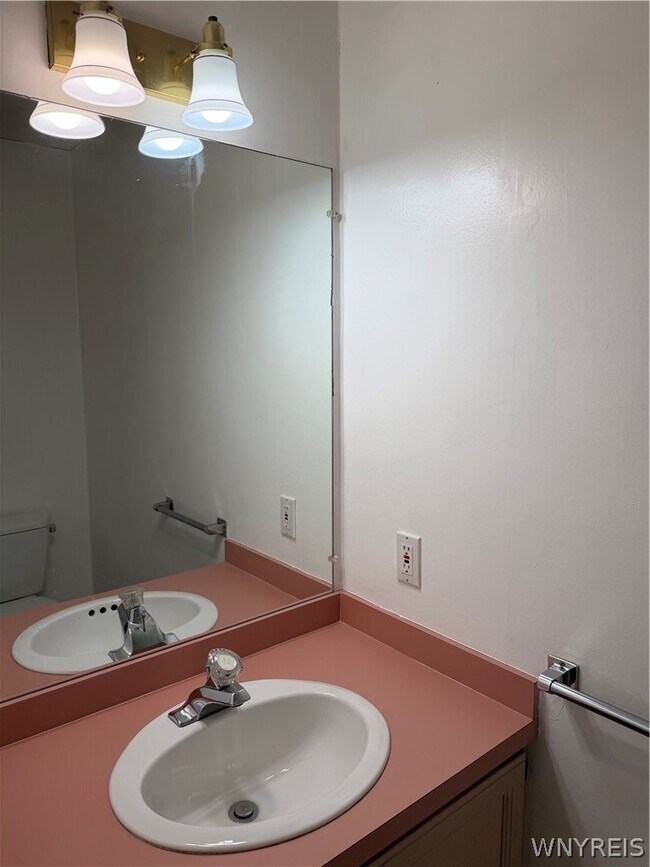 Building Photo - 304 Forest Edge Dr