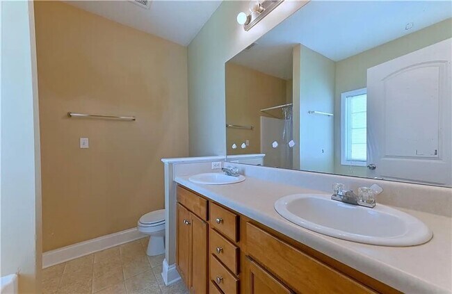Building Photo - 5 Bedroom 3.5 Bathroom House in Douglasvil...