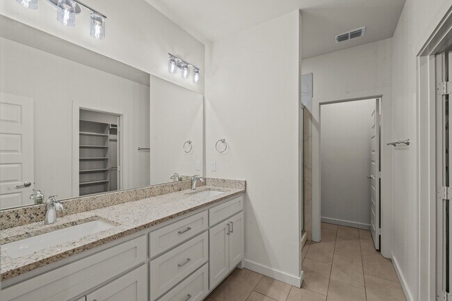 Building Photo - Brand new townhomes in Frenship East!
