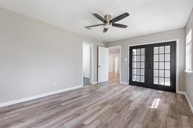 Building Photo - 1106 Hackberry Dr