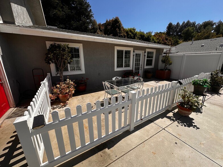 Building Photo - 718 Greenbriar Ave