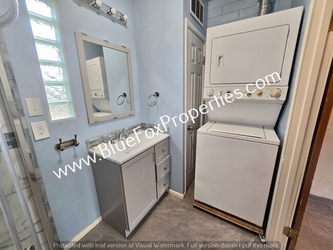 Building Photo - 3240 E Halcyon Pl