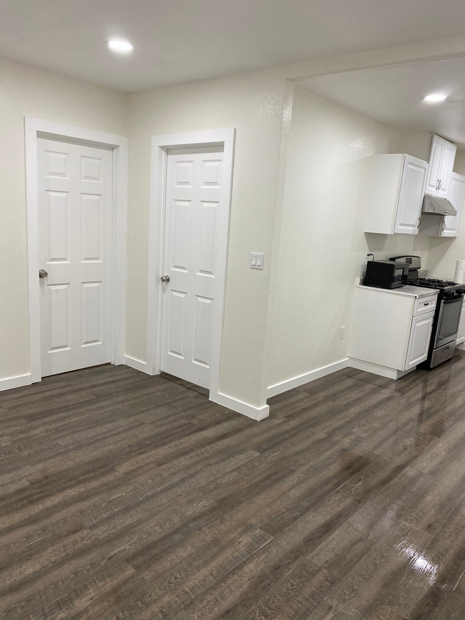 Building Photo - 1539 E Young St