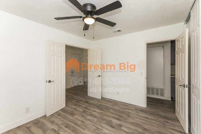 Building Photo - 2844 Oak Creek Dr