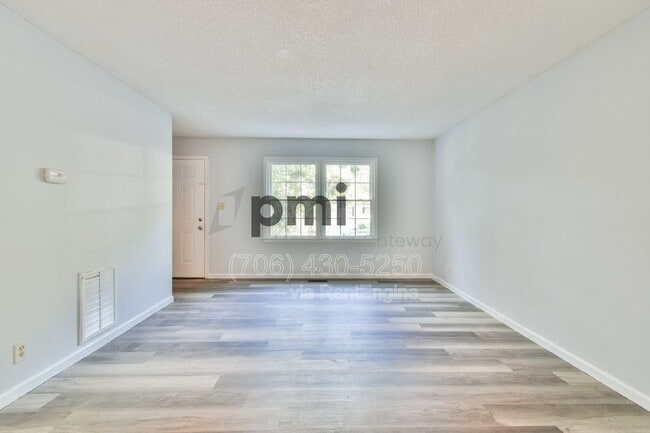 Building Photo - 42 Greenwood Cir