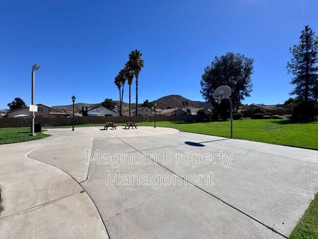 Building Photo - 27806 Hillpointe Dr