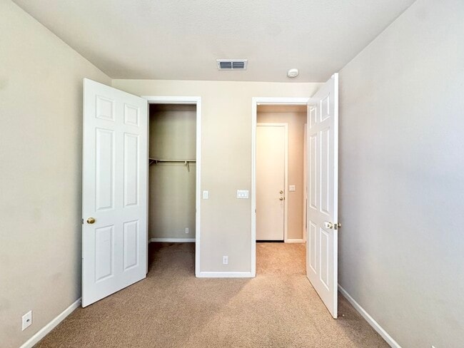 Building Photo - Beautiful large 4 bedroom home in rocklin!