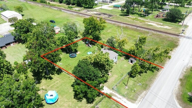 Building Photo - 1721 Main St