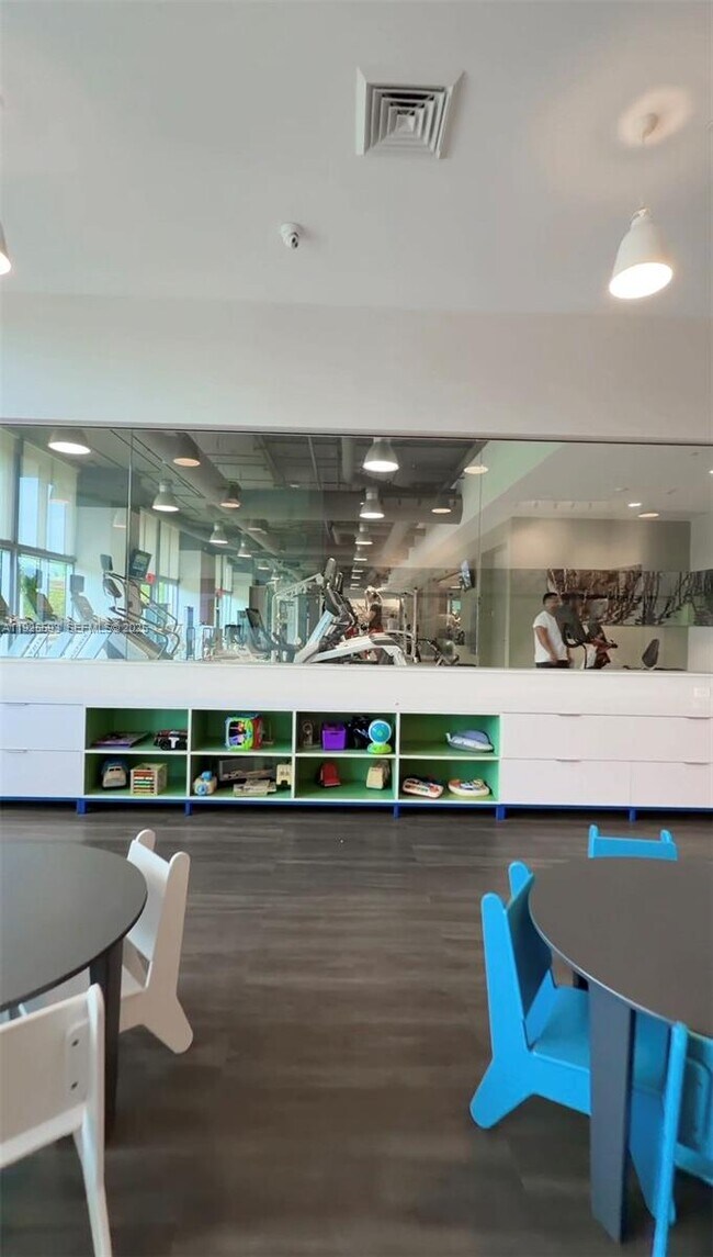 Building Photo - 16385 Biscayne Blvd